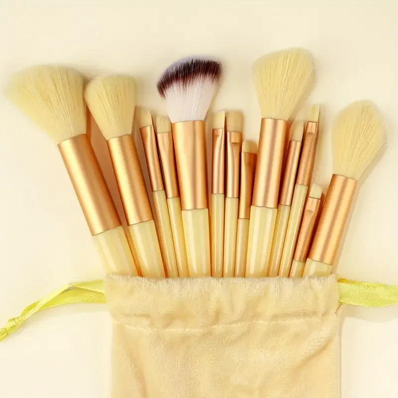 Zachte pluizige make-upborstelset